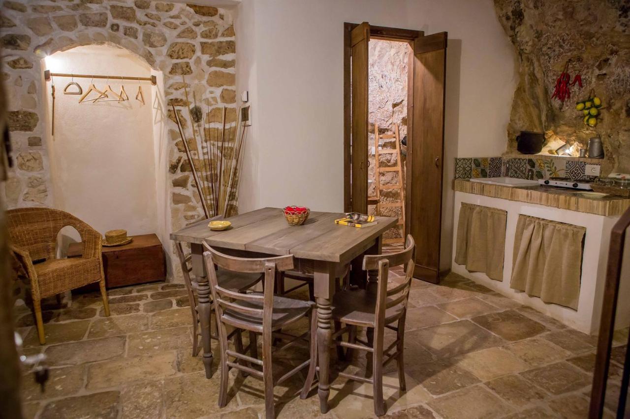 Case-Grotte Degli Avi, Esperienza Abitativa In Grotta Modica Exterior foto